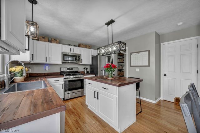 5265 Bringham Drive, Brunswick Hills, OH 44212