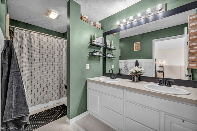 5265 Bringham Drive, Brunswick Hills, OH 44212