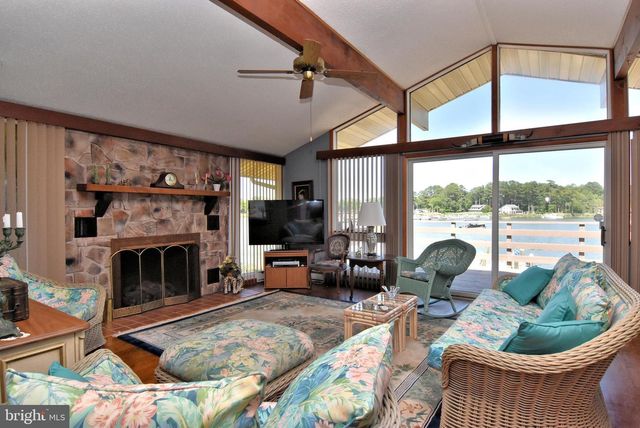 2 SLOAN RD, Harbeson, DE 19951