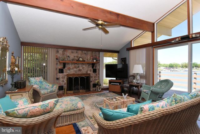 2 SLOAN RD, Harbeson, DE 19951