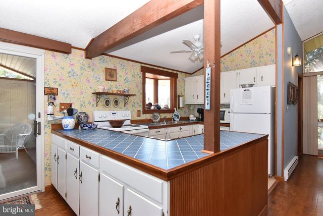 2 SLOAN RD, Harbeson, DE 19951