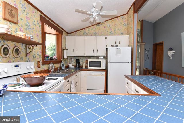 2 SLOAN RD, Harbeson, DE 19951