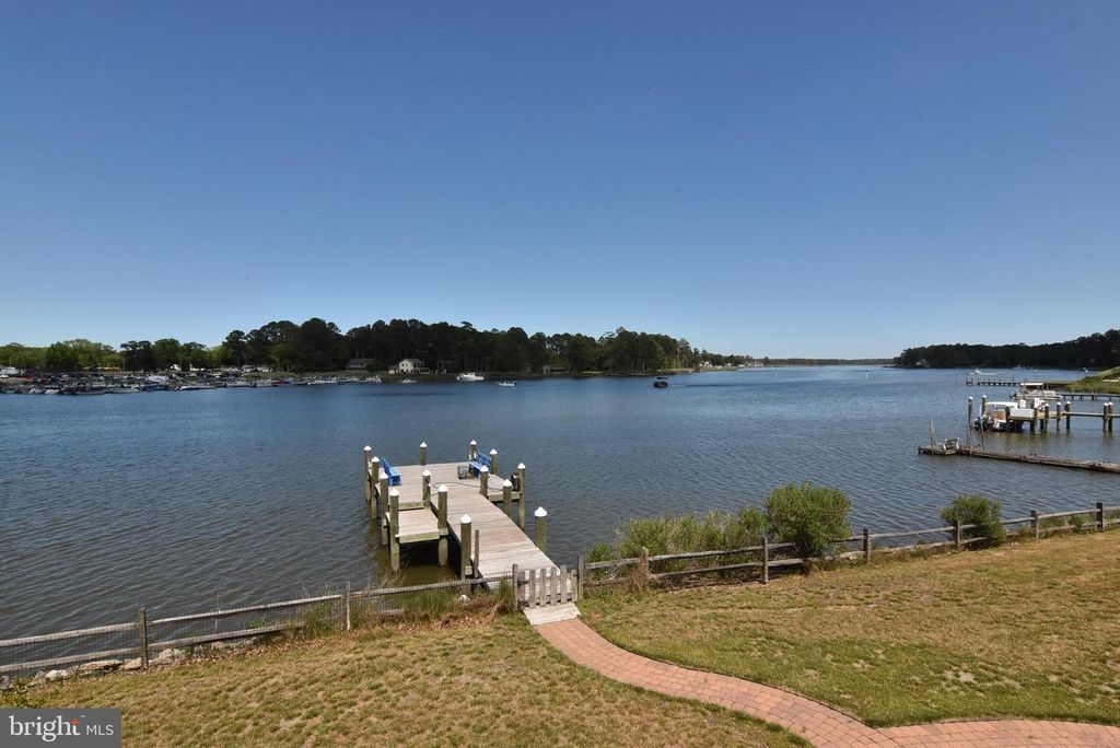 2 SLOAN RD, Harbeson, DE 19951