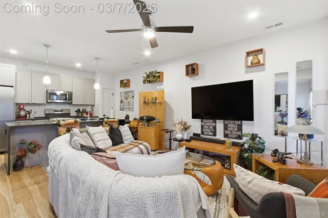 2744 Harrison Street, Detroit, MI 48216