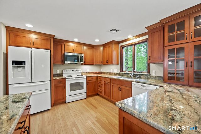 36 Freedom Drive, Canton, CT 06019