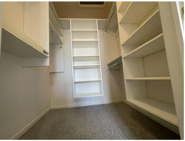 2806 Barclay Way, Ann Arbor, MI 48105