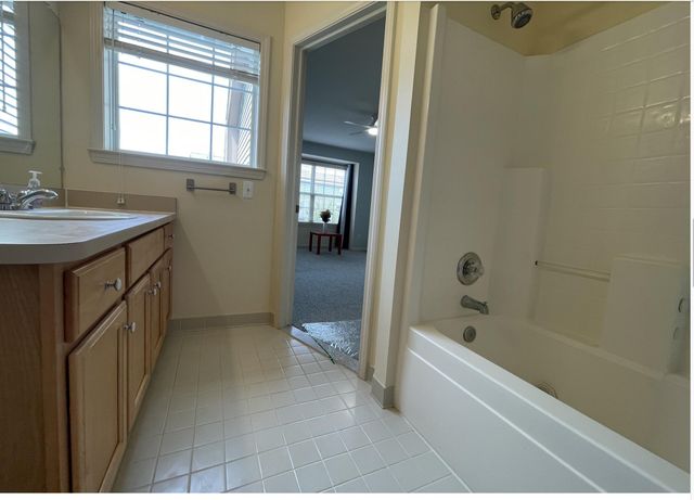 2806 Barclay Way, Ann Arbor, MI 48105