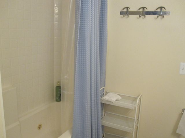 2806 Barclay Way, Ann Arbor, MI 48105