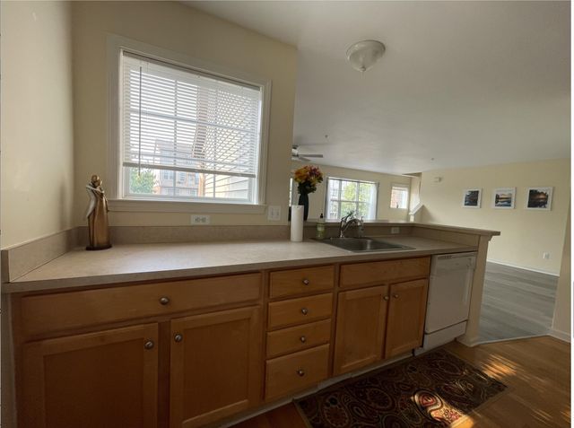 2806 Barclay Way, Ann Arbor, MI 48105