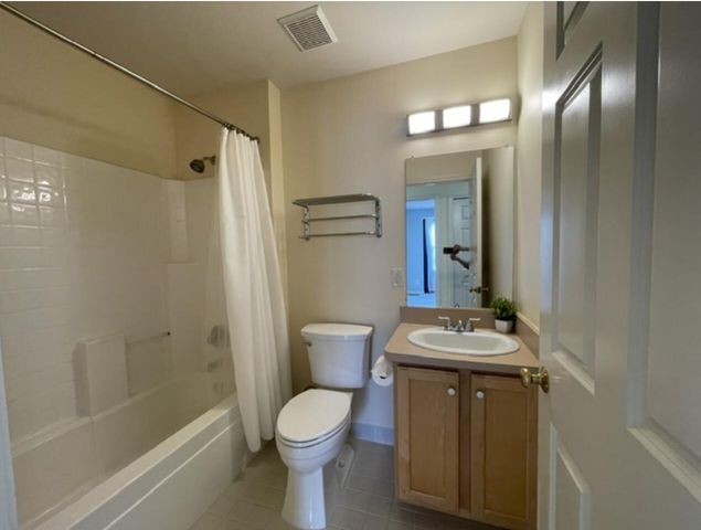 2806 Barclay Way, Ann Arbor, MI 48105