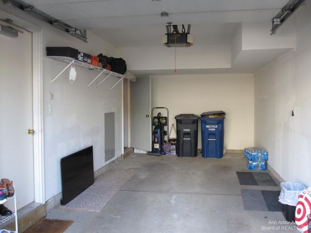 2806 Barclay Way, Ann Arbor, MI 48105