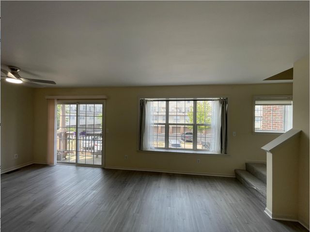 2806 Barclay Way, Ann Arbor, MI 48105