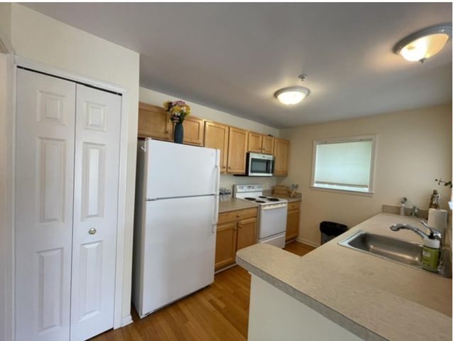 2806 Barclay Way, Ann Arbor, MI 48105