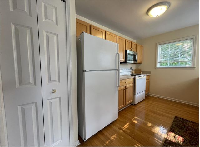 2806 Barclay Way, Ann Arbor, MI 48105