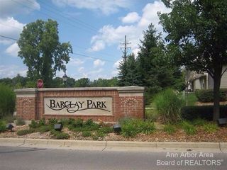 2806 Barclay Way, Ann Arbor, MI 48105