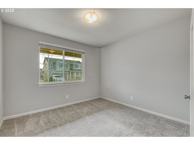 6443 Se 22ND St, Gresham, OR 97080