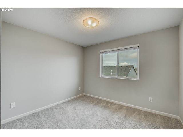 6443 Se 22ND St, Gresham, OR 97080