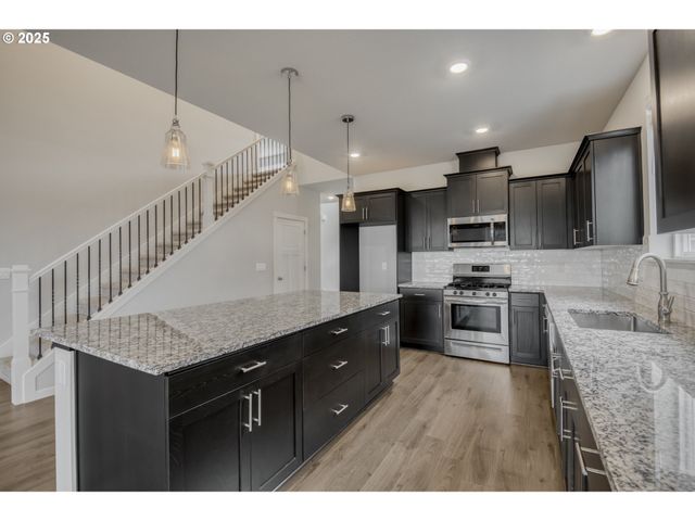 6443 Se 22ND St, Gresham, OR 97080