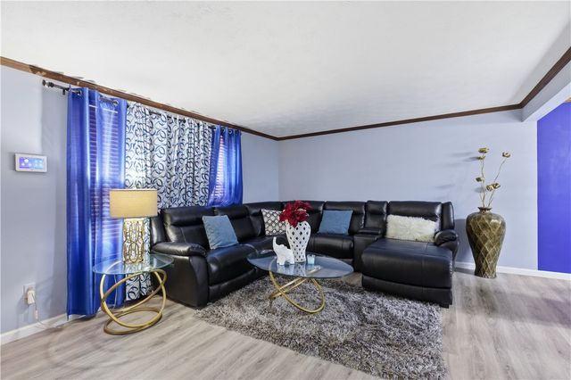 121 Penncrest Drive, White Oak, PA 15131