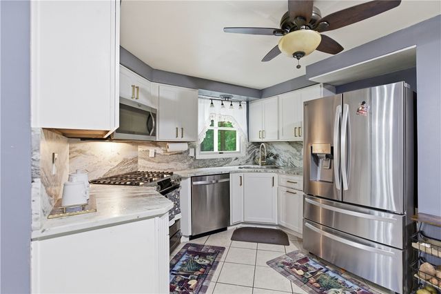 121 Penncrest Drive, White Oak, PA 15131