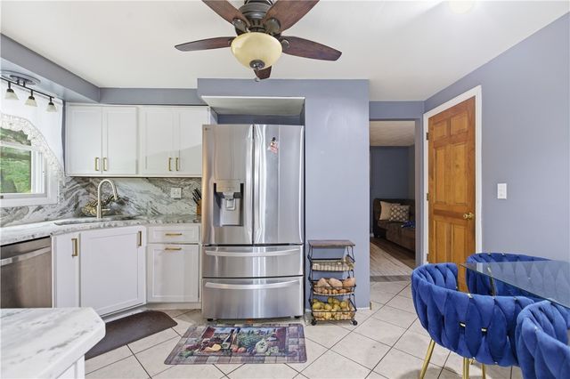 121 Penncrest Drive, White Oak, PA 15131