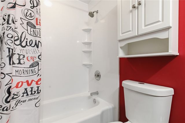 121 Penncrest Drive, White Oak, PA 15131