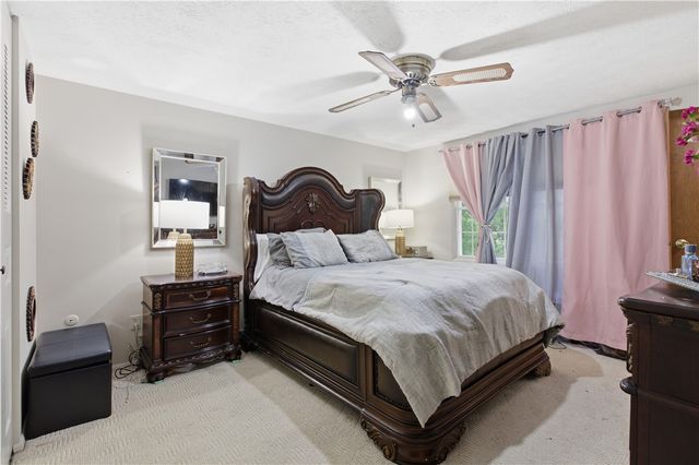 121 Penncrest Drive, White Oak, PA 15131