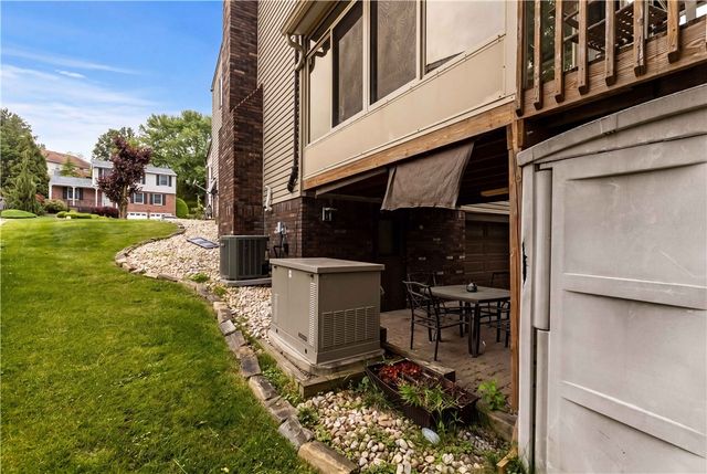 121 Penncrest Drive, White Oak, PA 15131