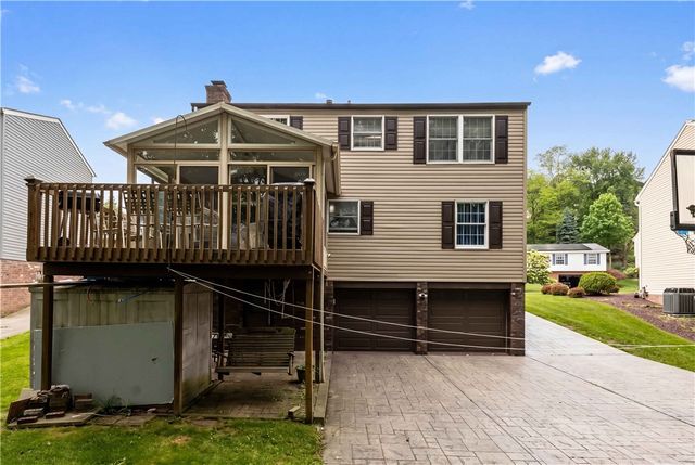 121 Penncrest Drive, White Oak, PA 15131