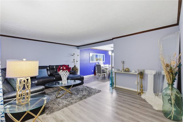 121 Penncrest Drive, White Oak, PA 15131