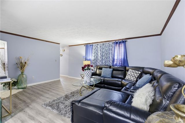 121 Penncrest Drive, White Oak, PA 15131