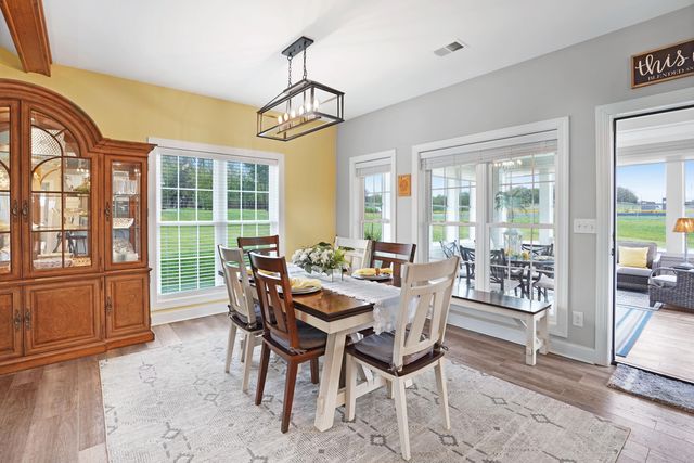 1058 Eagle Crest LN, Moneta, VA 24121