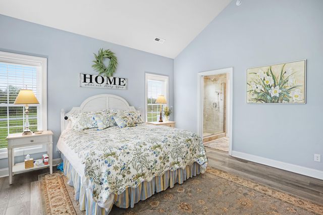 1058 Eagle Crest LN, Moneta, VA 24121