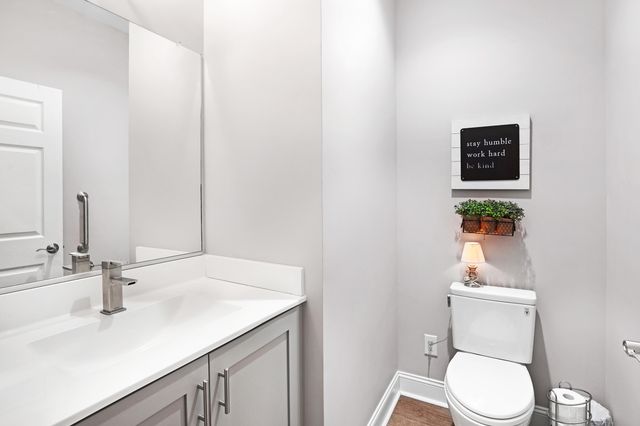 1058 Eagle Crest LN, Moneta, VA 24121