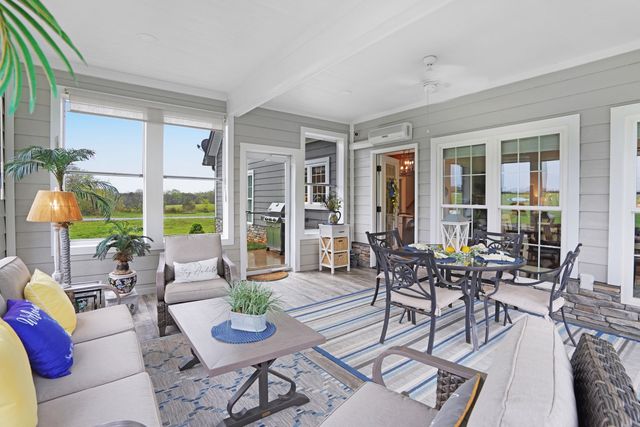 1058 Eagle Crest LN, Moneta, VA 24121