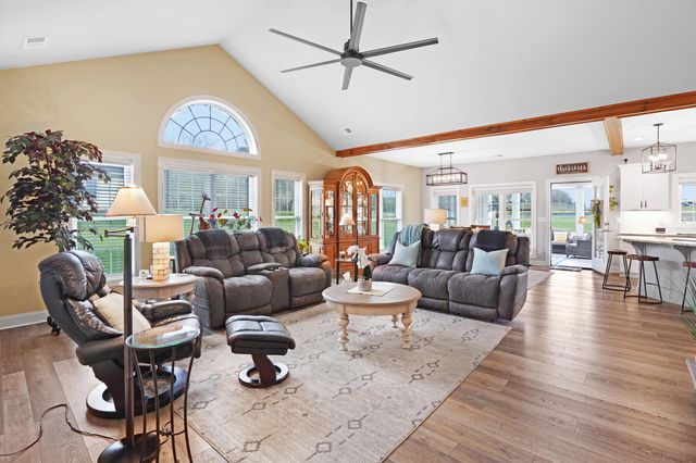 1058 Eagle Crest LN, Moneta, VA 24121