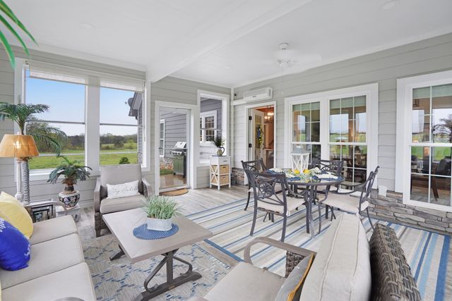 1058 Eagle Crest LN, Moneta, VA 24121