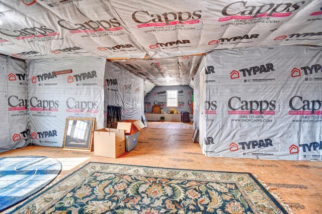 1058 Eagle Crest LN, Moneta, VA 24121