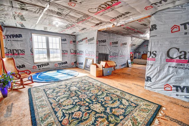 1058 Eagle Crest LN, Moneta, VA 24121