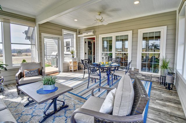 1058 Eagle Crest LN, Moneta, VA 24121