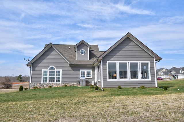 1058 Eagle Crest LN, Moneta, VA 24121