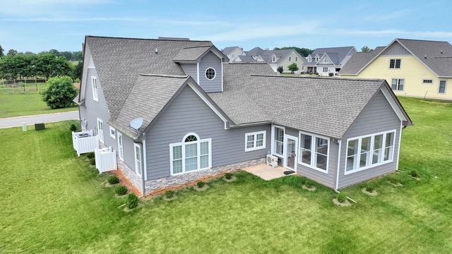 1058 Eagle Crest LN, Moneta, VA 24121