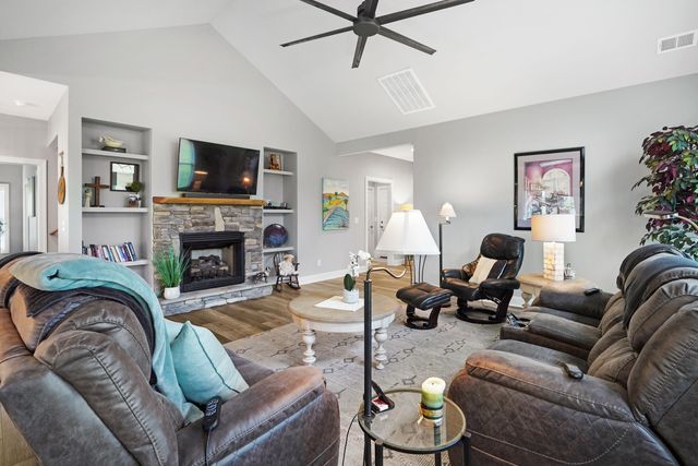 1058 Eagle Crest LN, Moneta, VA 24121