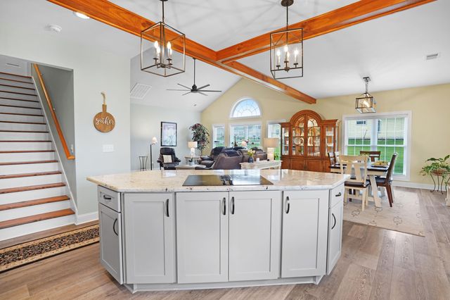 1058 Eagle Crest LN, Moneta, VA 24121
