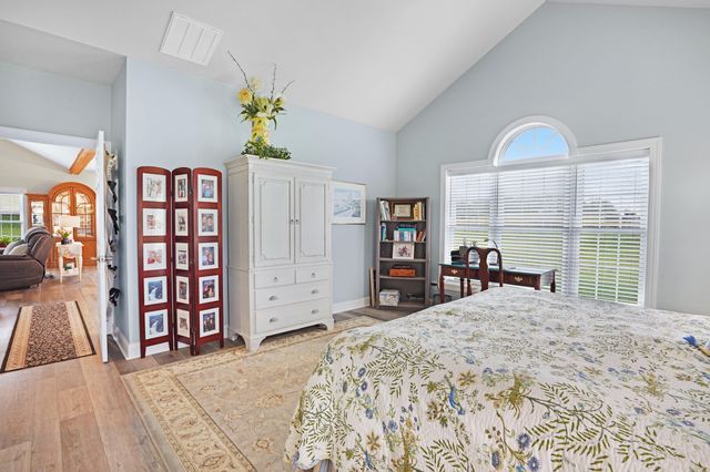 1058 Eagle Crest LN, Moneta, VA 24121