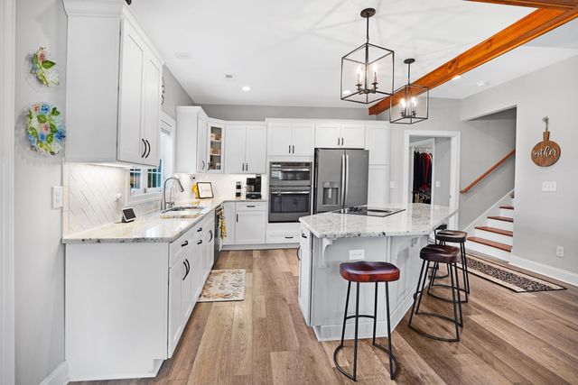 1058 Eagle Crest LN, Moneta, VA 24121