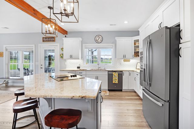 1058 Eagle Crest LN, Moneta, VA 24121