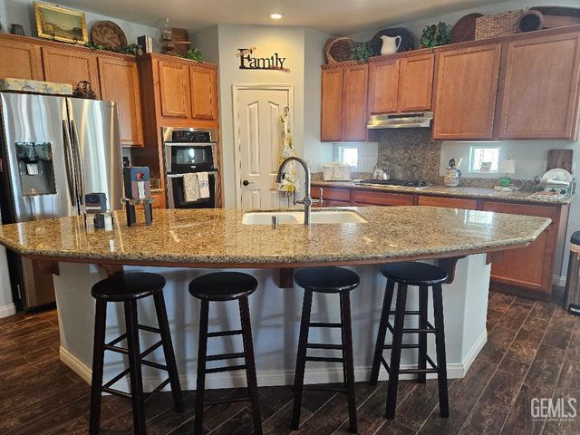 11920 Kettering Drive, Bakersfield, CA 93312