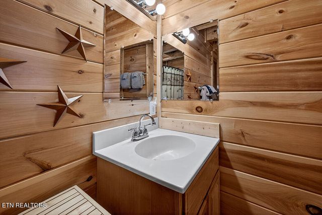 1949 Cougar Crossing Way, Sevierville, TN 37876