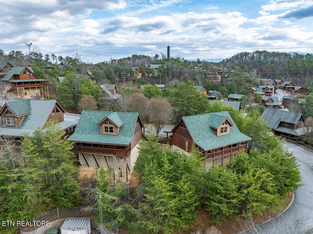 1949 Cougar Crossing Way, Sevierville, TN 37876